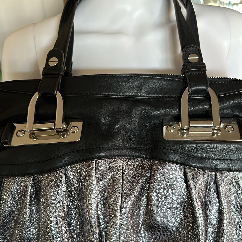 B. Makowsky Black Leather Silver Metallic Shoulder Bag like New - Picture 2 of 16